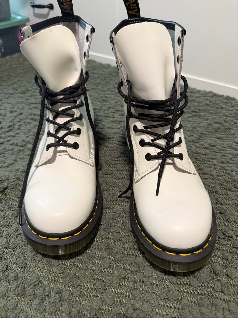 Dr. Martens 1460 white smooth leather 8- eye boots women’s size 11